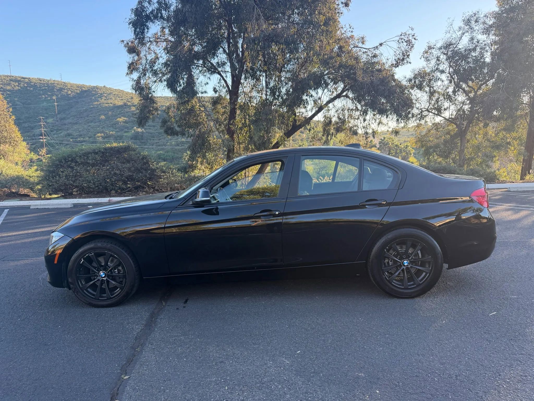 Used 2017 BMW 320i Sedan image 2