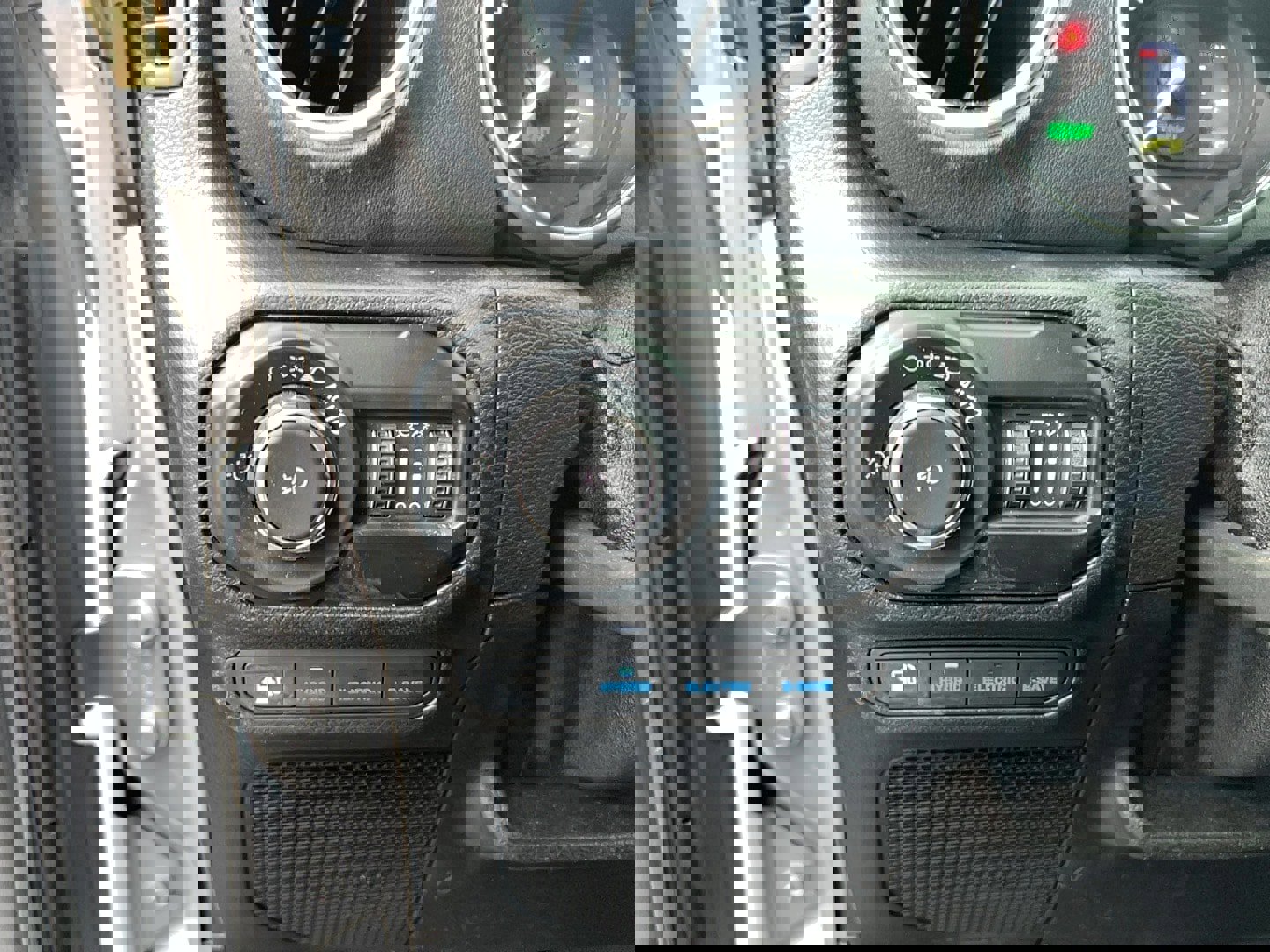 Used 2021 Jeep Wrangler Unlimited Sahara w/ Cold Weather Group image 17