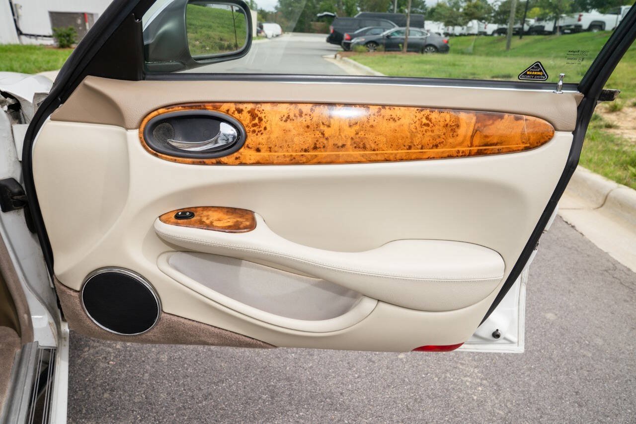 Used 1998 Jaguar XJ8 L RWD image 26