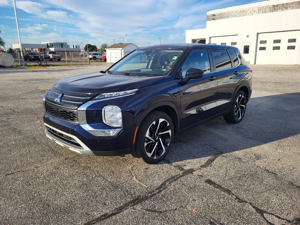 Used 2024 Mitsubishi Outlander SE Black Edition