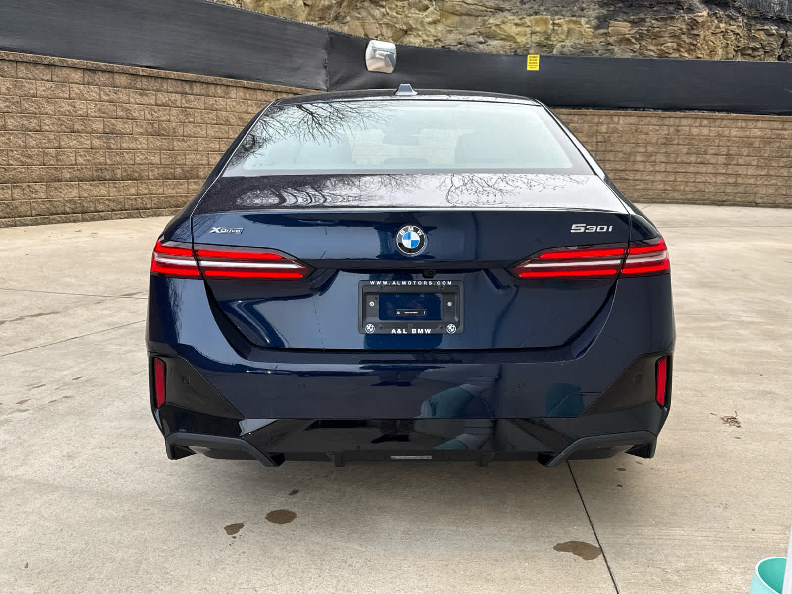 Used 2026 BMW 530i xDrive w/ M Sport Package AWD/4WD image 4