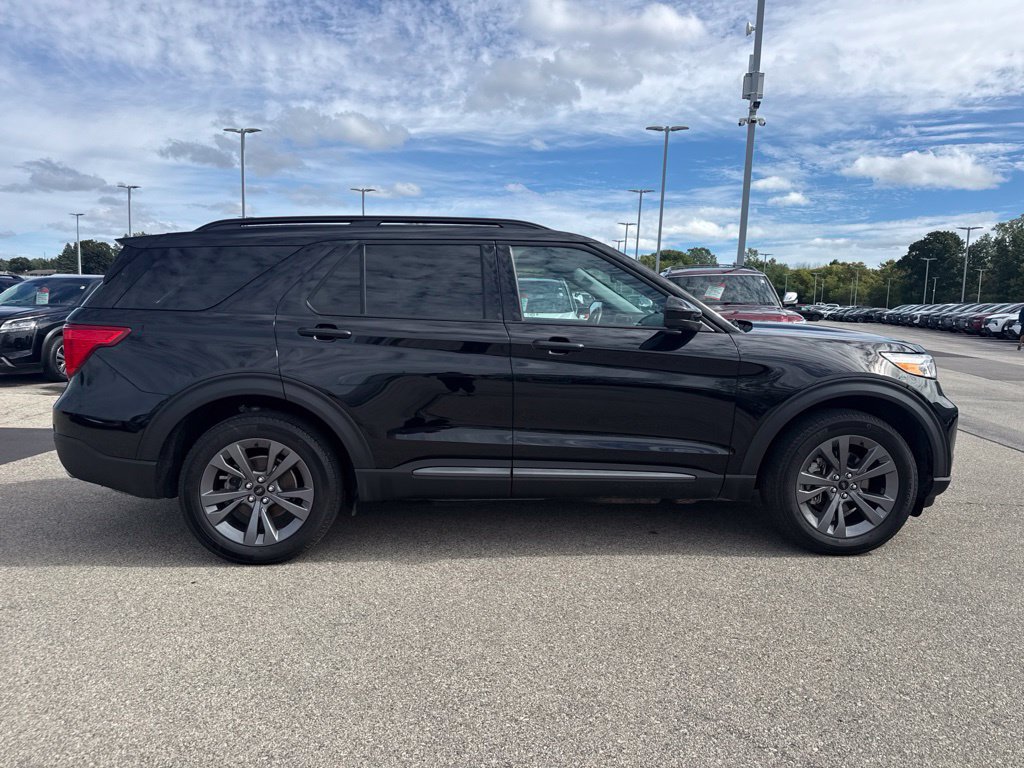 Used 2023 Ford Explorer XLT w/ Equipment Group 202A AWD/4WD image 37