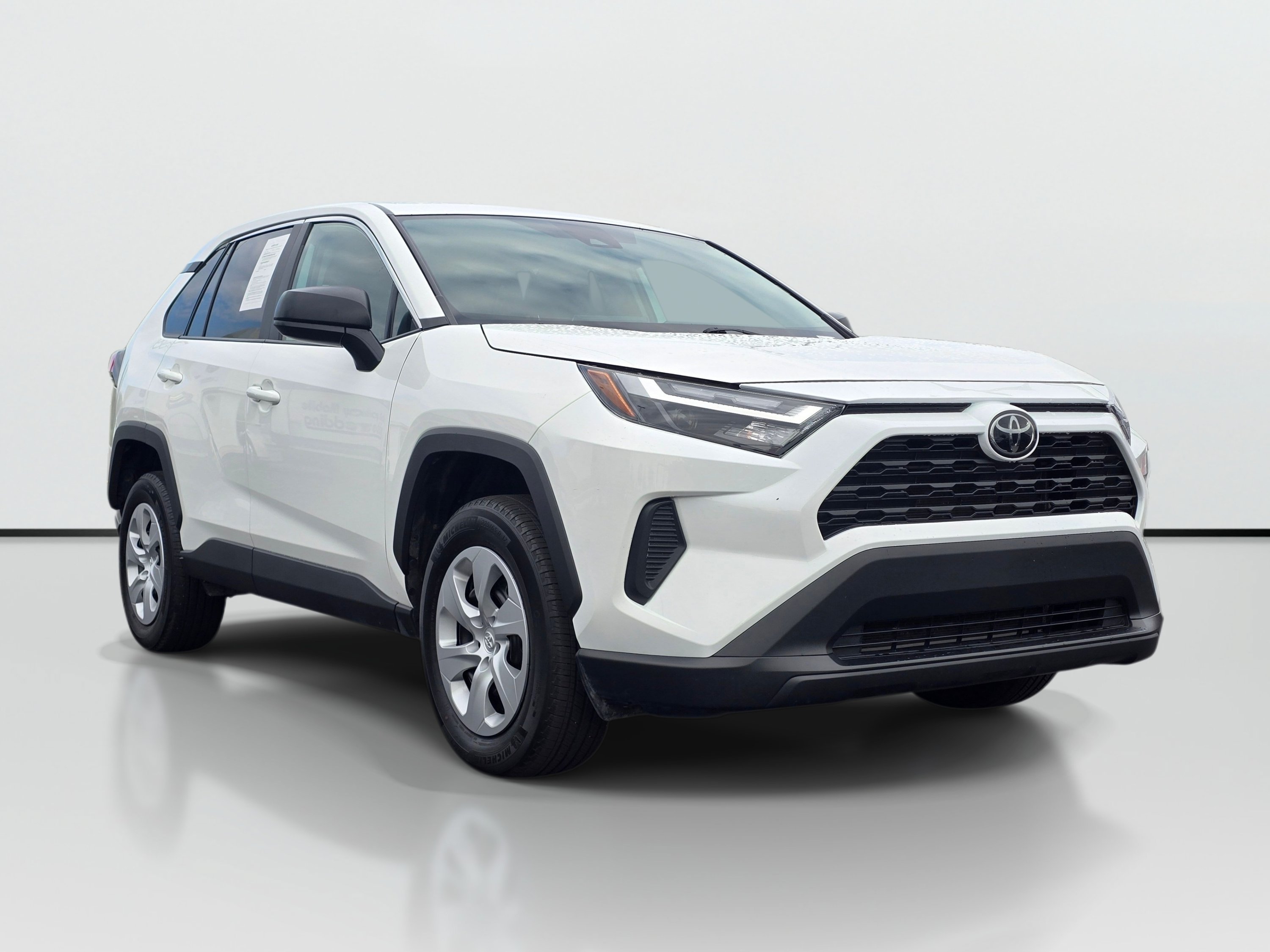 Used 2025 Toyota RAV4 LE AWD/4WD image 7