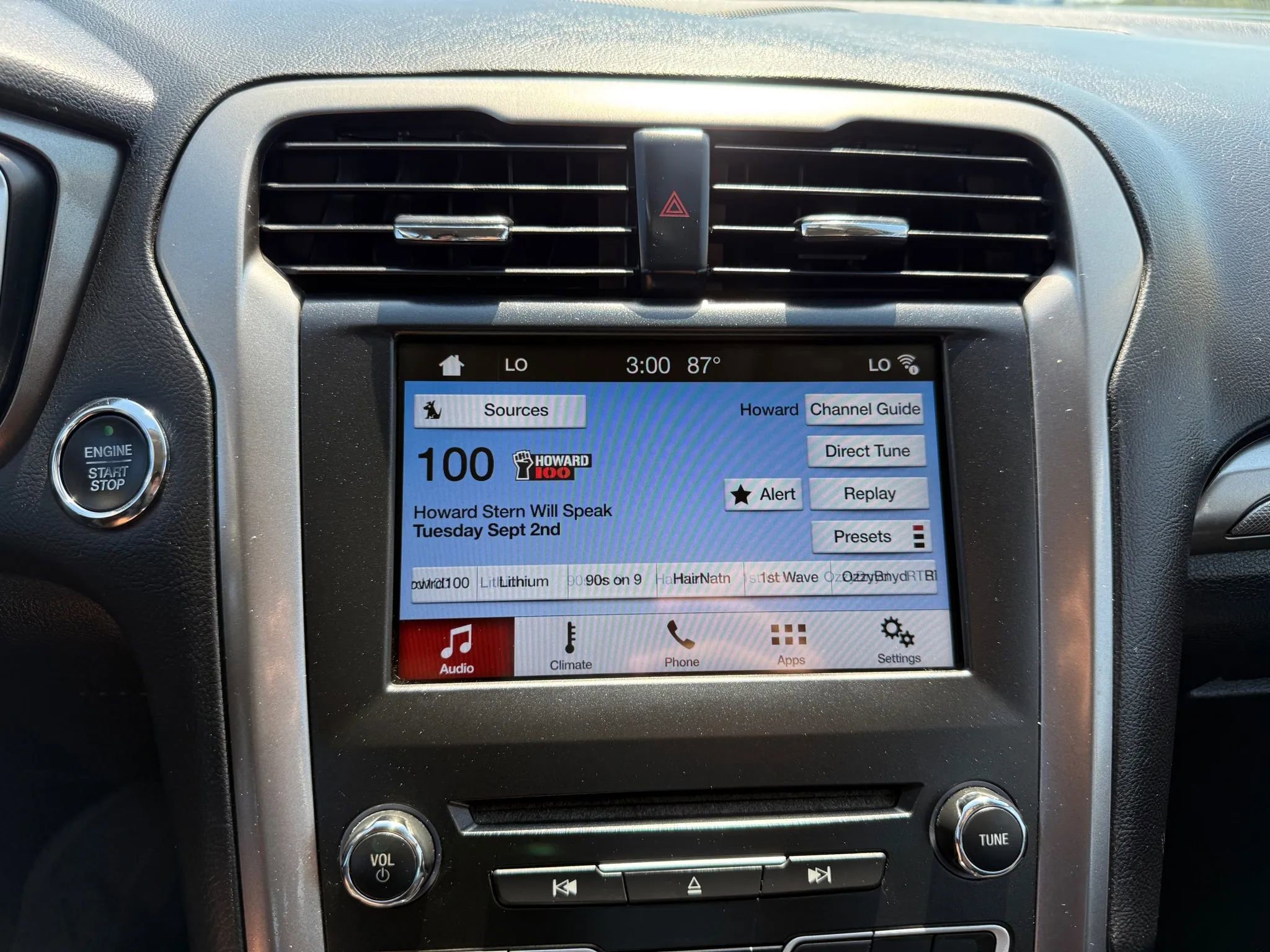 Used 2017 Ford Fusion SE w/ Fusion SE Technology Package image 19