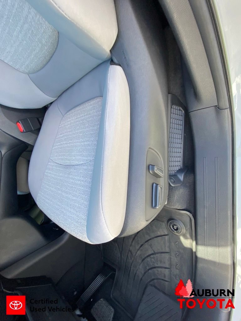 Certified 2026 Toyota Sienna LE FWD image 37
