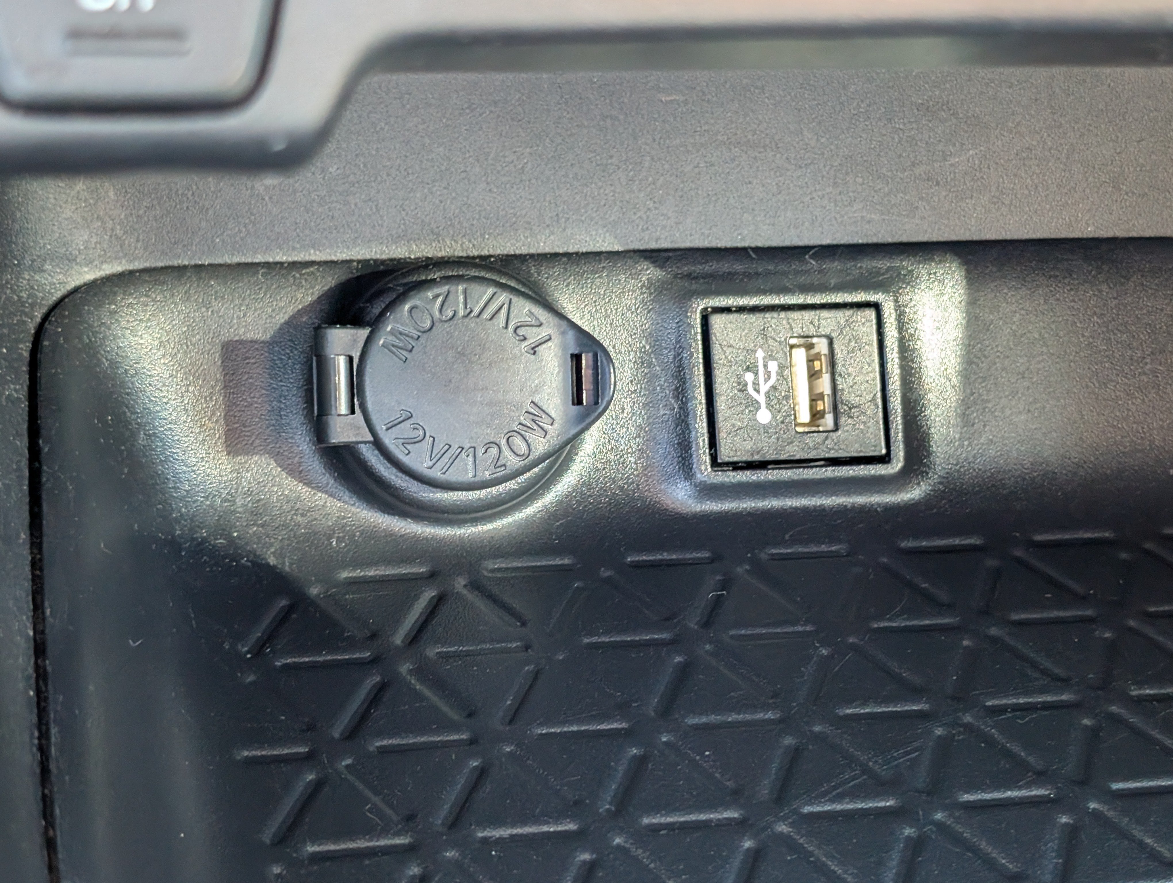 Used 2025 Toyota RAV4 XLE AWD/4WD image 26