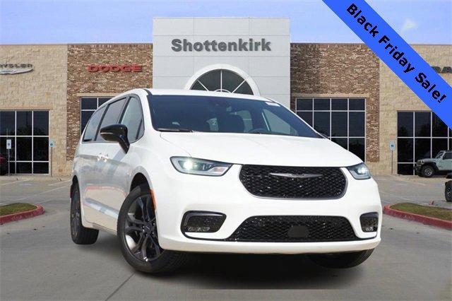 New 2026 Chrysler Pacifica Select