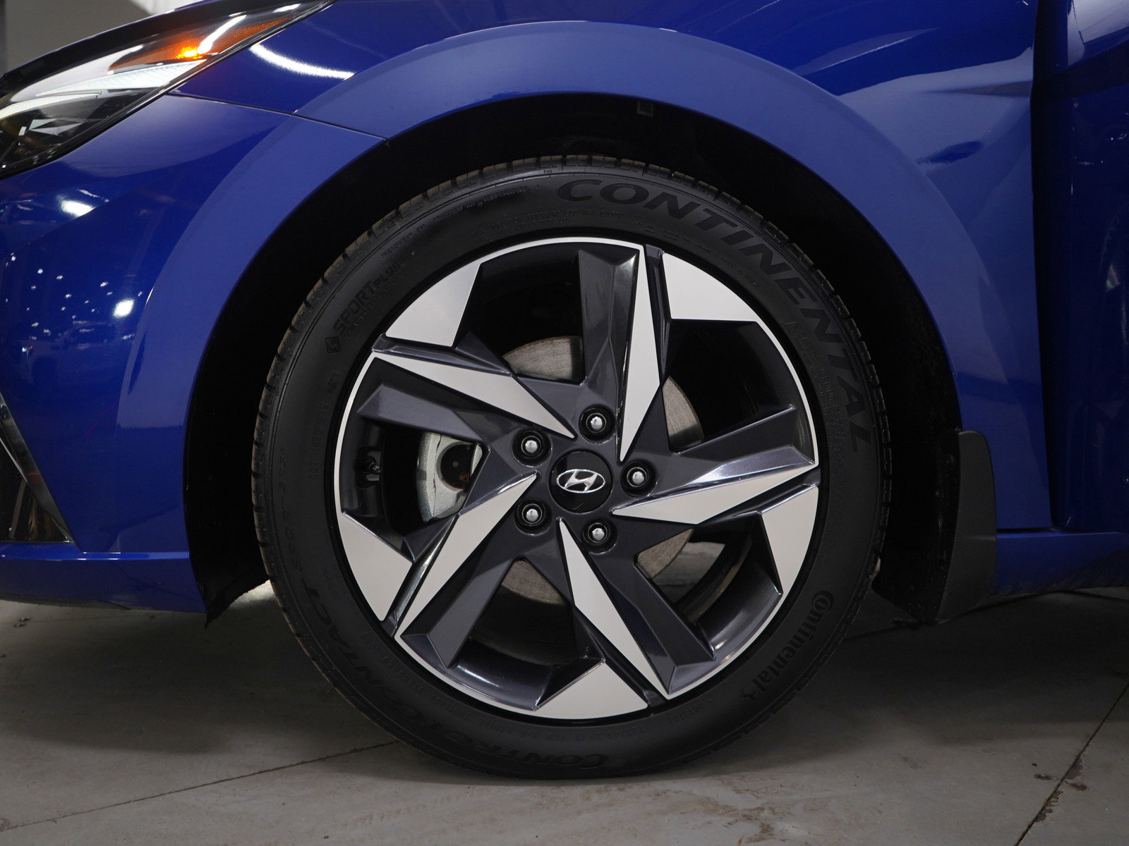 Used 2023 Hyundai Elantra Limited image 28