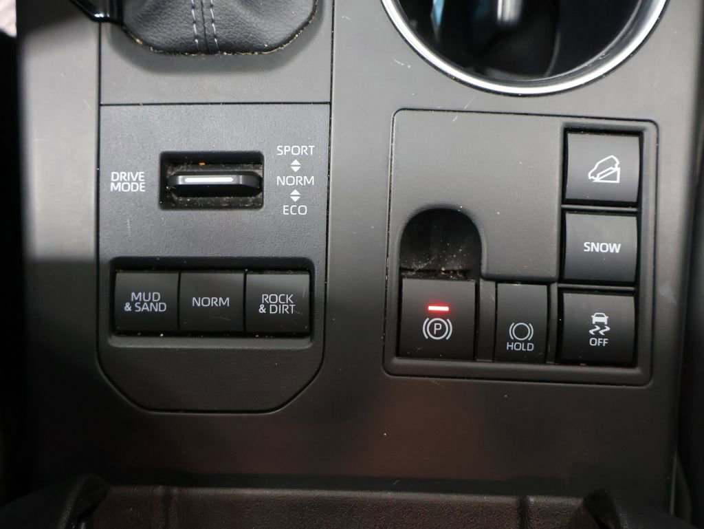 Used 2024 Toyota Highlander XLE image 32