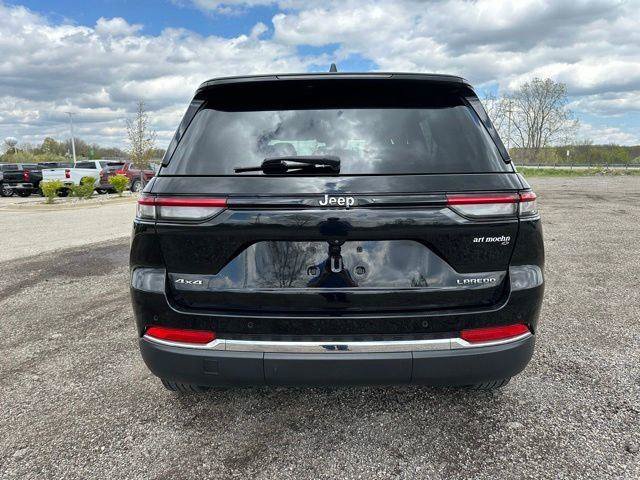 Used 2023 Jeep Grand Cherokee Laredo AWD/4WD image 6