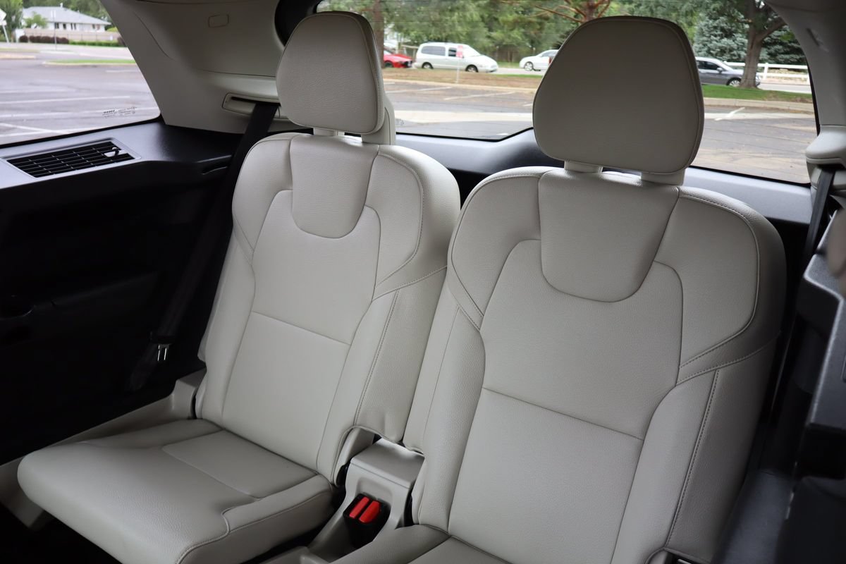 Used 2016 Volvo XC90 T6 Momentum w/ Momentum Plus Package AWD/4WD image 21