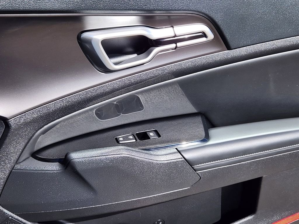 Used 2025 Kia Sportage EX image 13