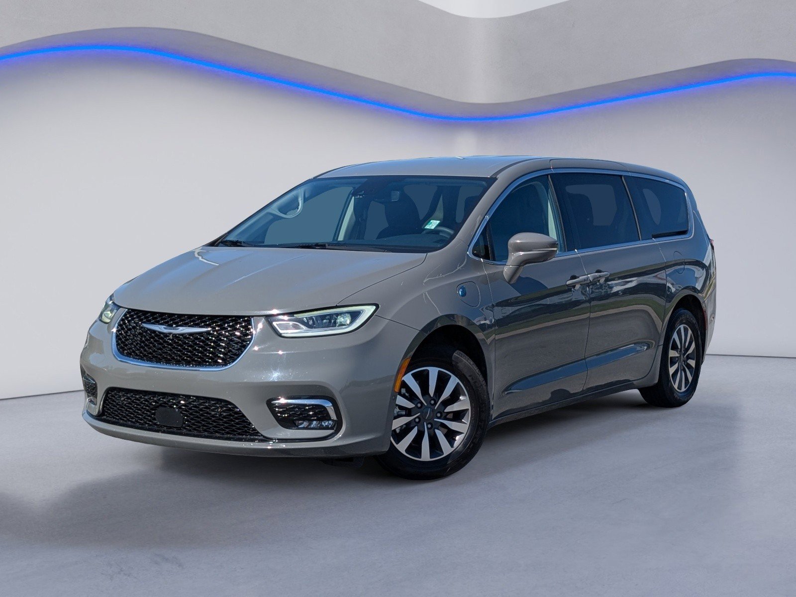 Used 2022 Chrysler Pacifica Touring-L w/ Uconnect Theater Family Group FWD image 1