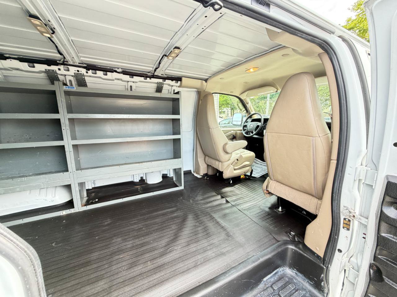 Used 2019 GMC Savana 3500 RWD image 35
