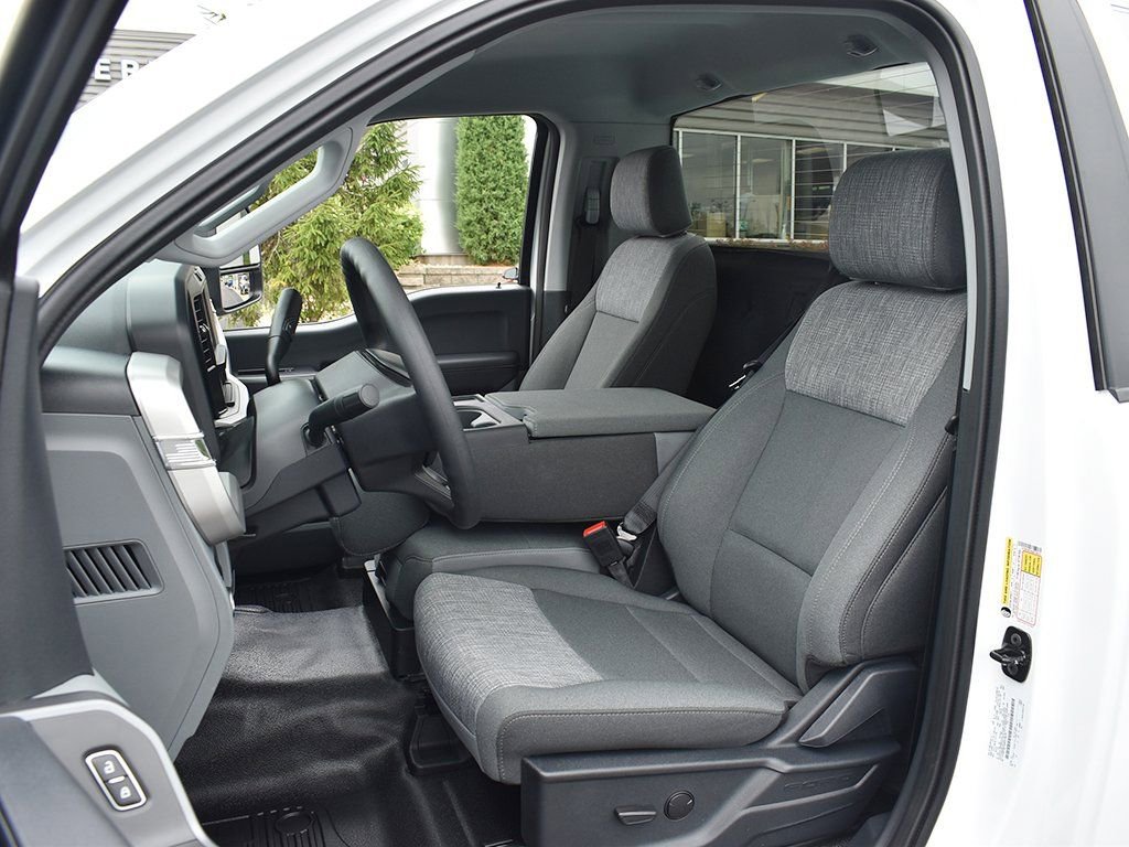 New 2025 Ford F350 XLT image 5