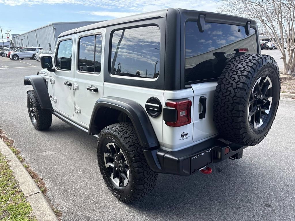 Used 2025 Jeep Wrangler Unlimited Rubicon image 3