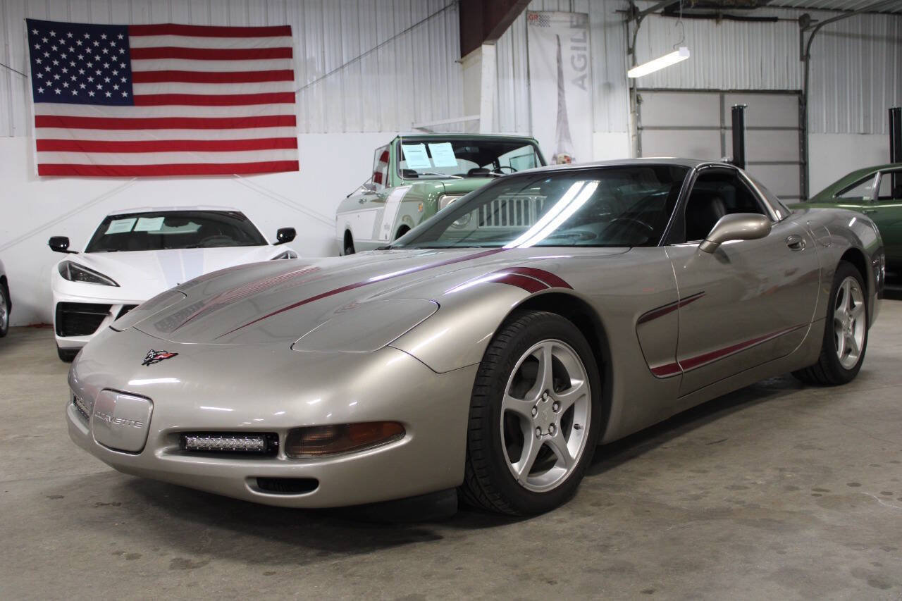Used 2001 Chevrolet Corvette Coupe w/ Preferred Equipment Group2 RWD image 1