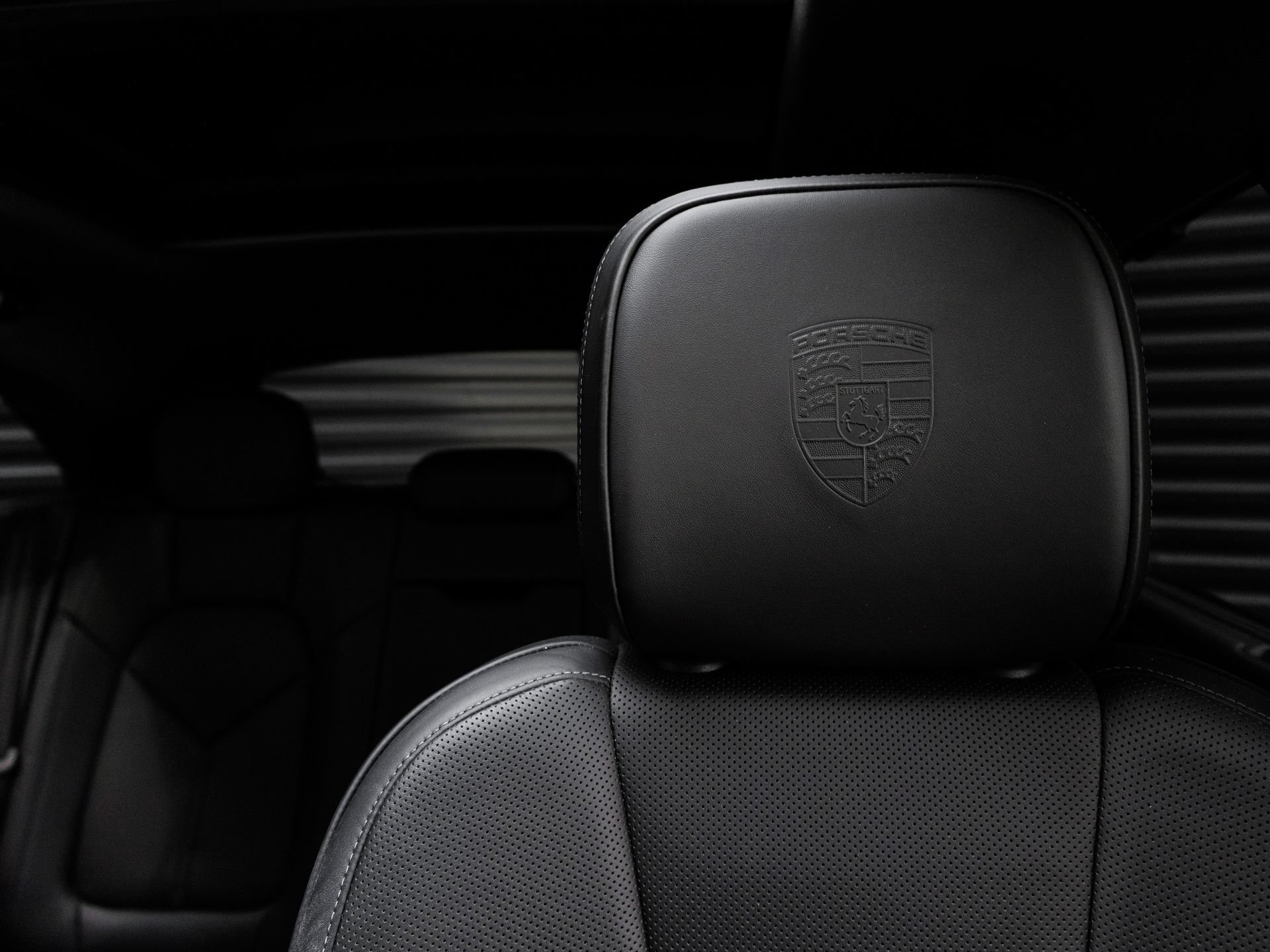 Certified 2025 Porsche Macan AWD/4WD image 15