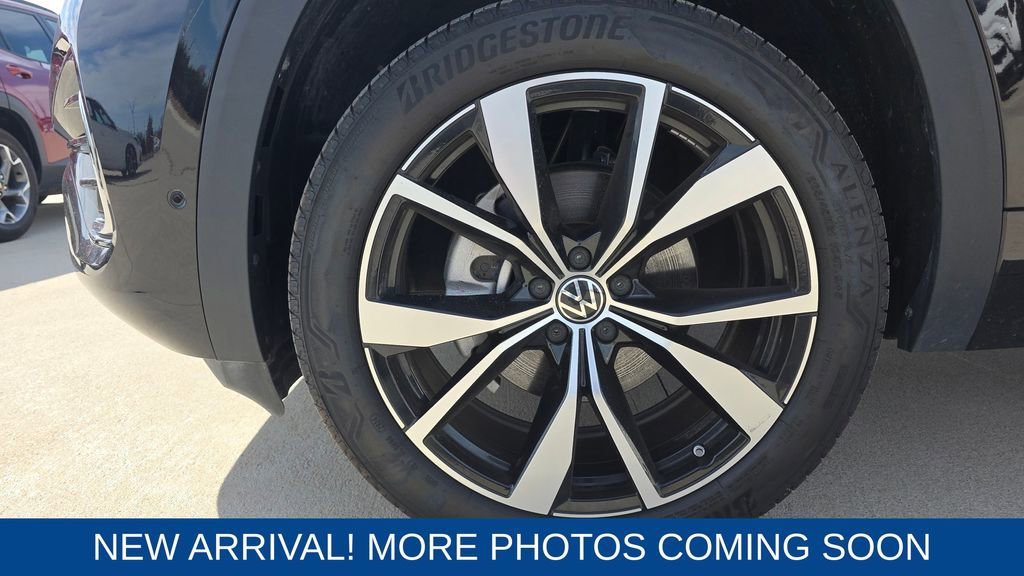 Used 2025 Volkswagen Atlas SEL Premium R-Line image 10