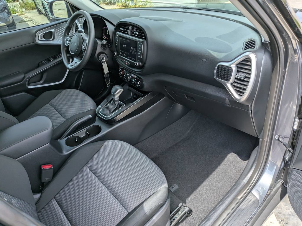 Certified 2025 Kia Soul LX w/ LX Technology Package FWD image 13