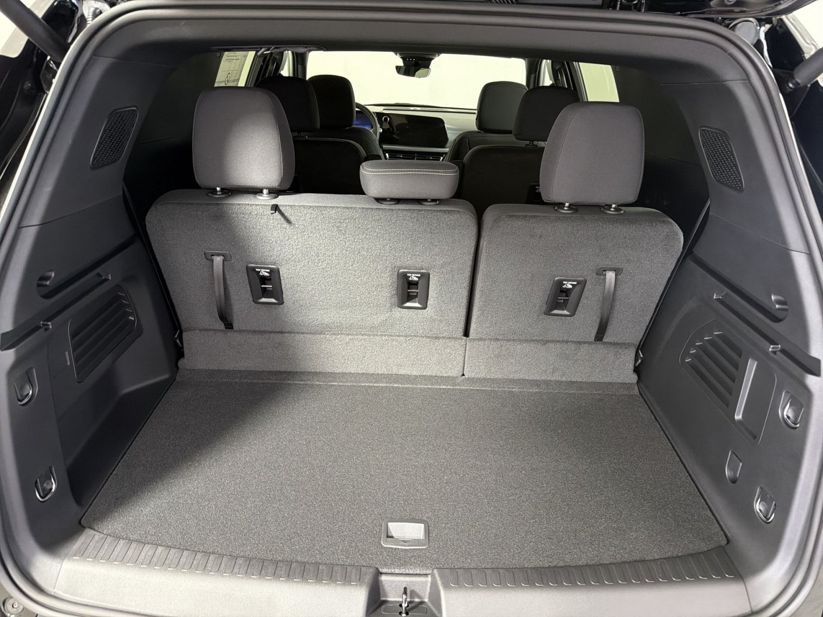 New 2027 Chevrolet Traverse LT w/ Midnight/Sport Edition FWD image 26