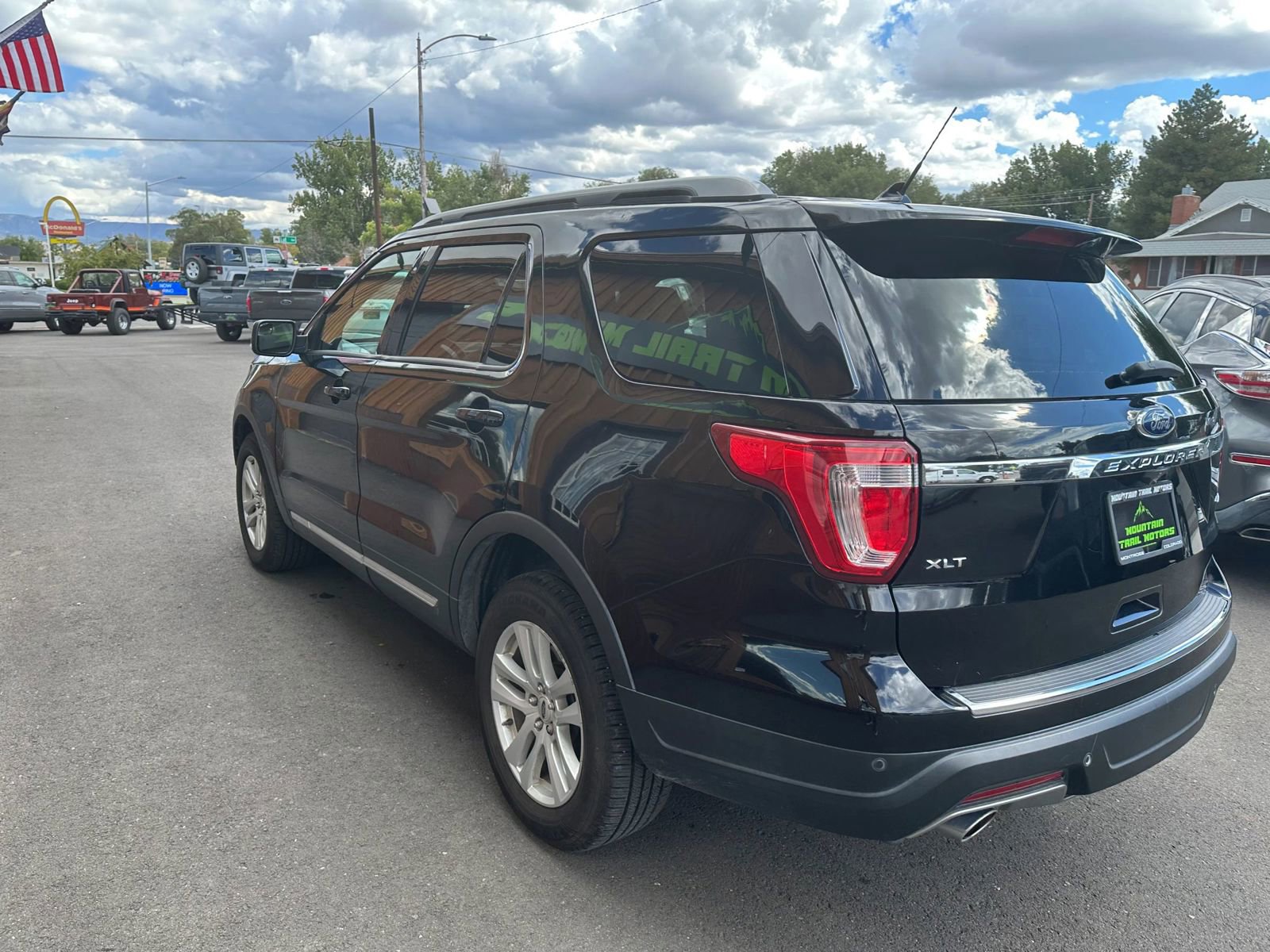 Used 2018 Ford Explorer XLT w/ Equipment Group 202A image 7