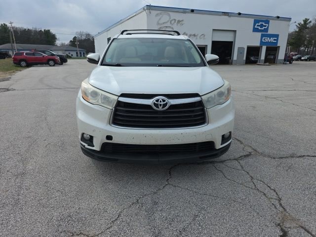 Used 2014 Toyota Highlander XLE image 2