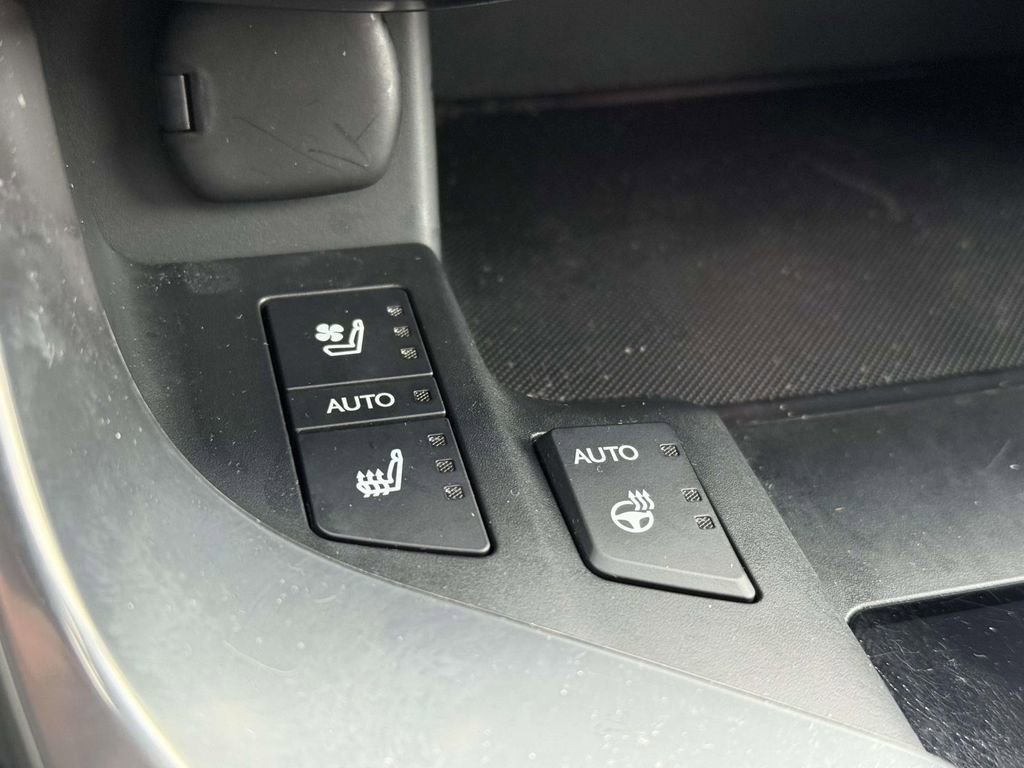 Used 2022 Lexus LX 600 4WD w/ Appearance Package image 25