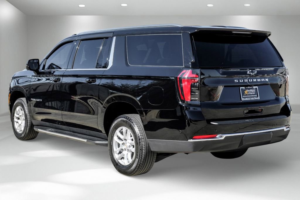 Used 2025 Chevrolet Suburban LS image 8