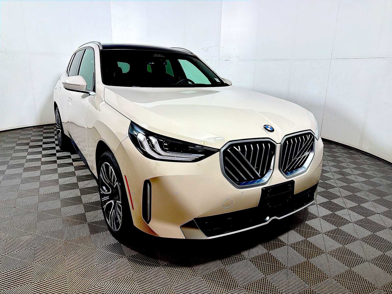 Used 2025 BMW X3 xDrive30 AWD/4WD image 2