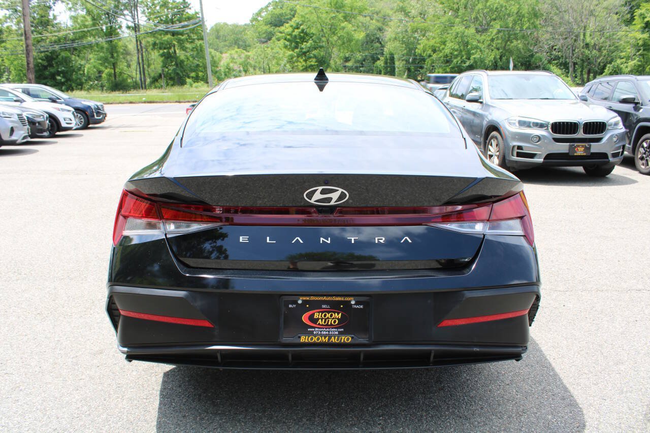 Used 2024 Hyundai Elantra SEL FWD image 9