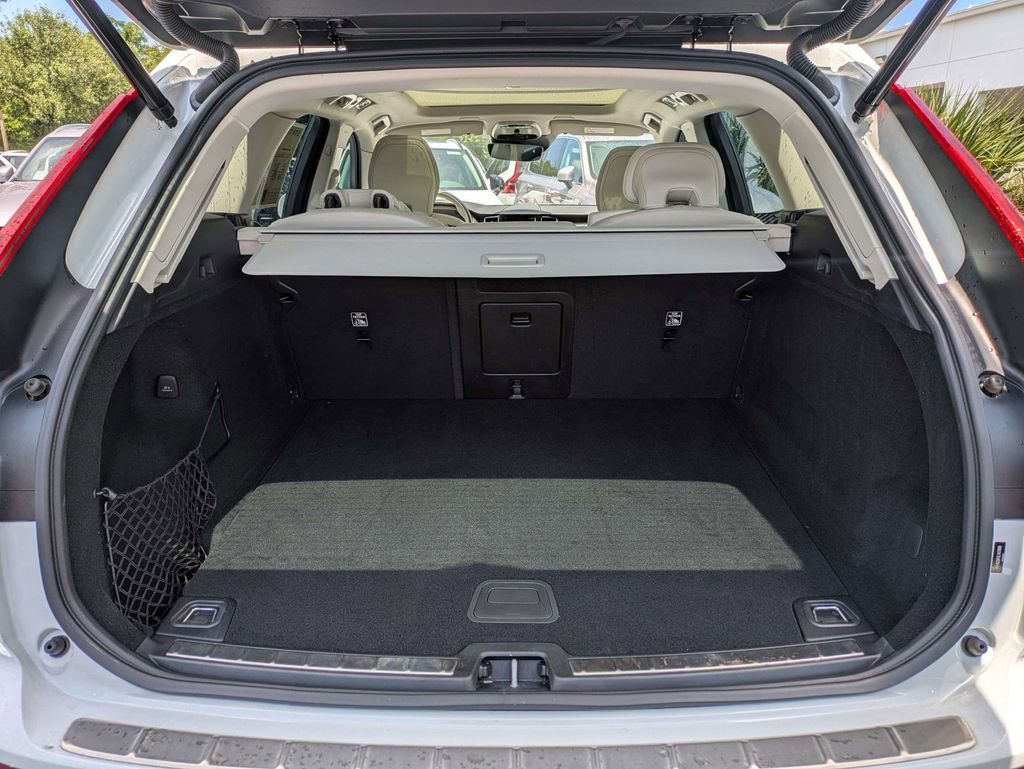 Used 2020 Volvo XC60 T5 Momentum FWD image 13