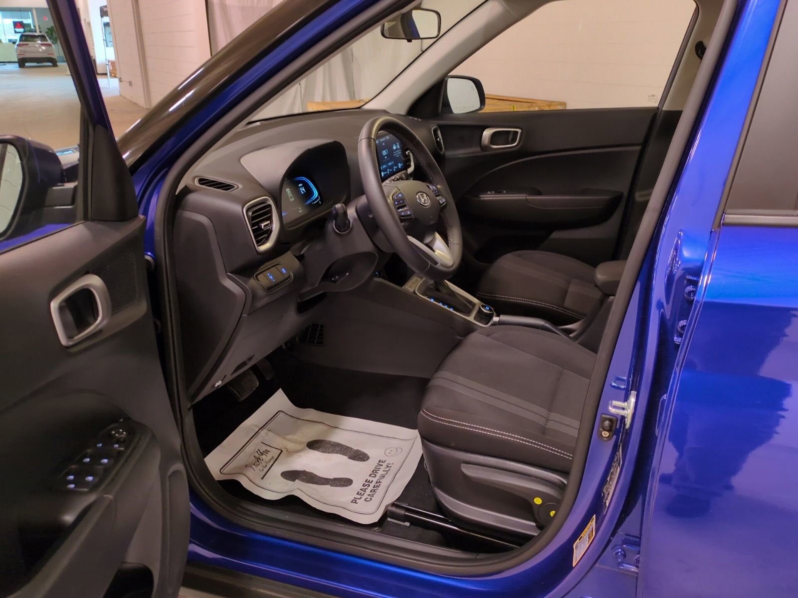 Used 2025 Hyundai Venue SEL image 15