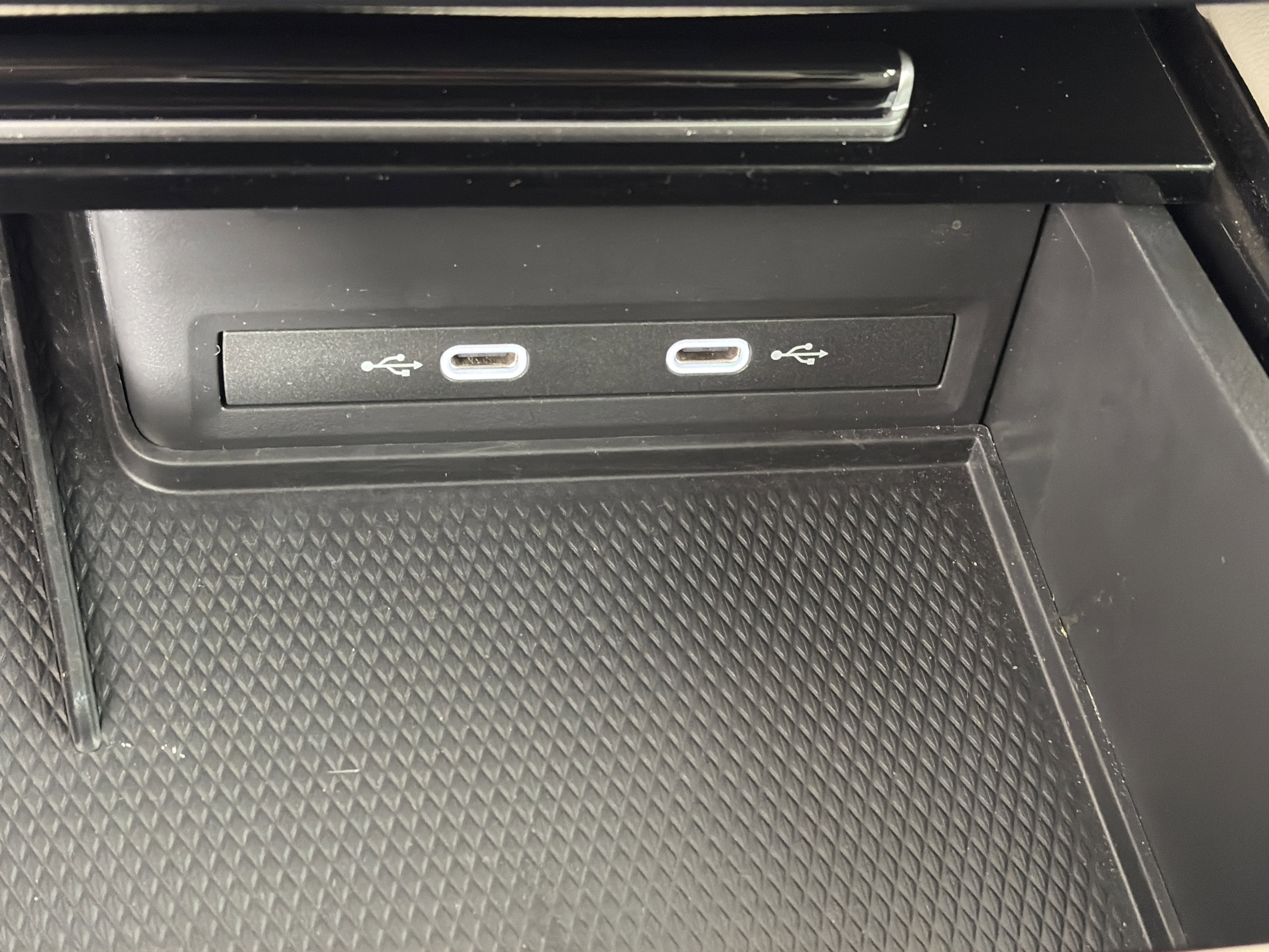 Used 2025 Volkswagen Atlas SEL image 30