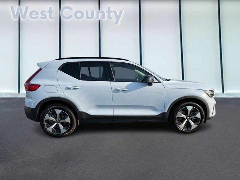 Used 2026 Volvo XC40 B5 Plus AWD/4WD image 2