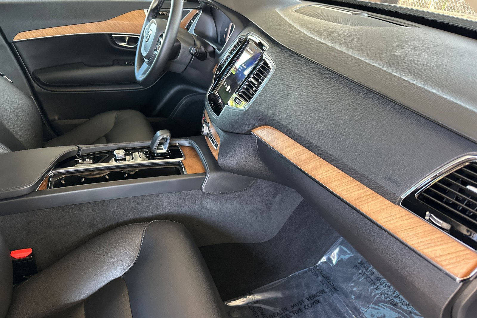 Certified 2025 Volvo XC90 B6 Plus image 19