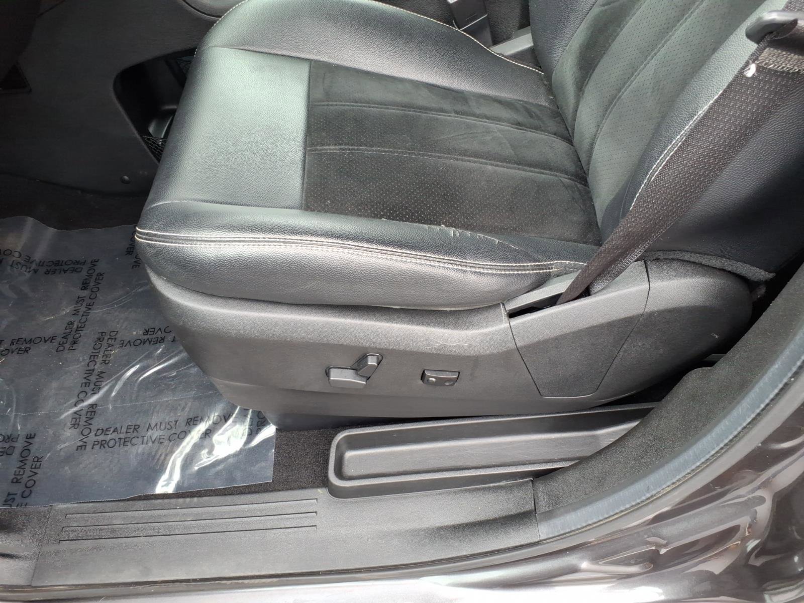 Used 2017 Dodge Grand Caravan SXT w/ Driver Convenience Group FWD image 17