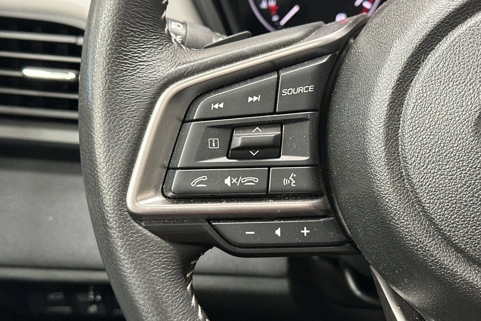 Used 2025 Subaru Outback Premium image 30