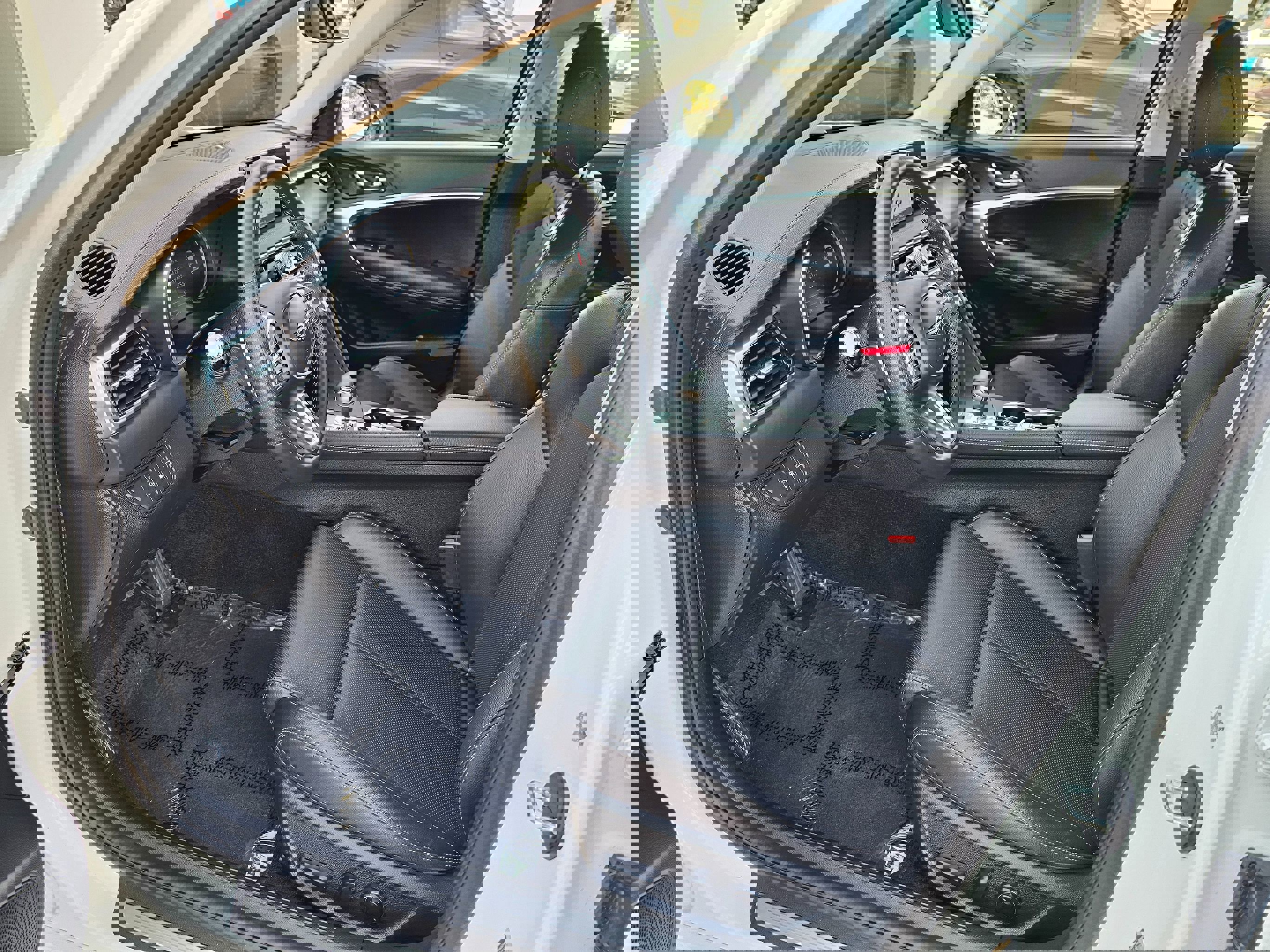 Used 2025 Genesis G70 2.5T image 16