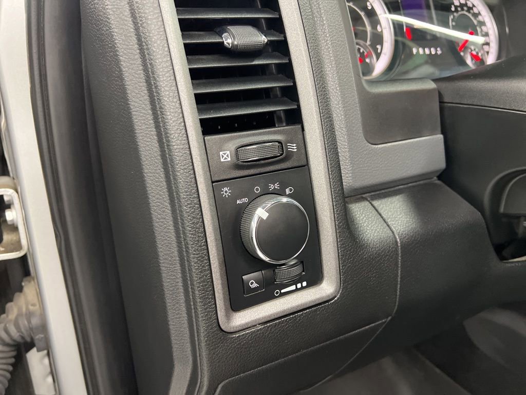 Used 2018 RAM 2500 Tradesman w/ Chrome Appearance Group AWD/4WD image 17