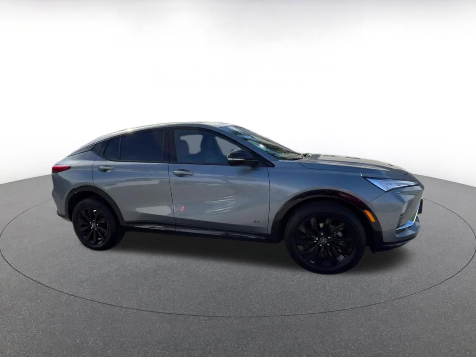 Used 2025 Buick Envista Sport Touring image 2