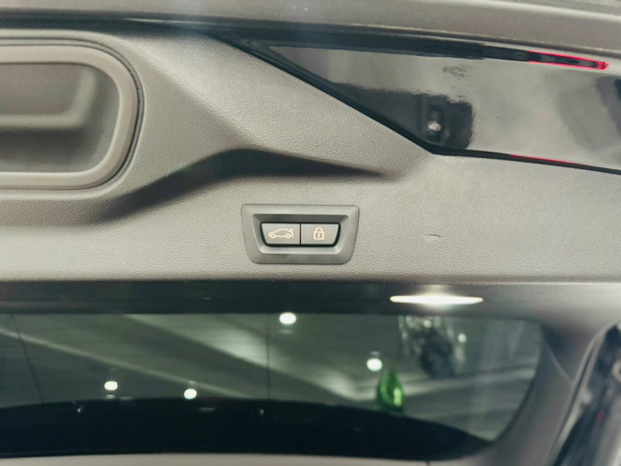 Used 2022 BMW X5 sDrive40i w/ M Sport Package image 8