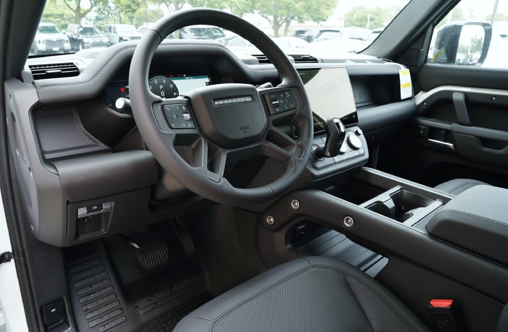 New 2026 Land Rover Defender 130 X-Dynamic SE AWD/4WD image 14