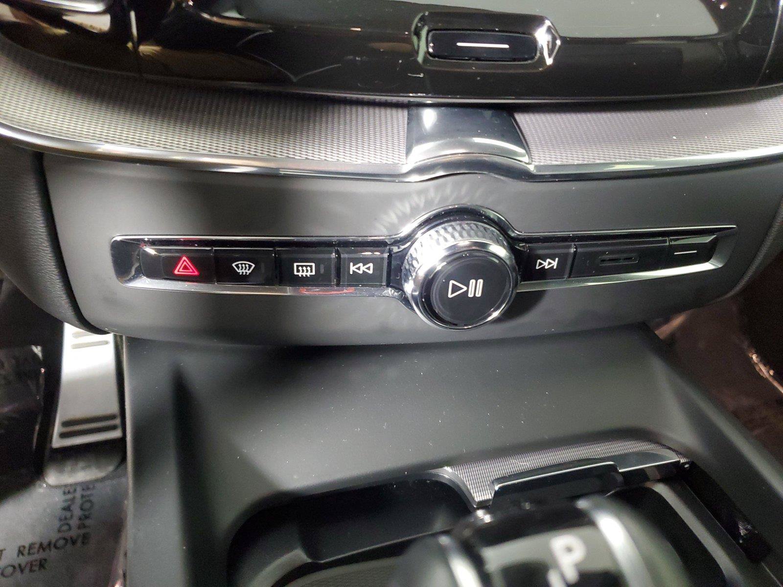 Used 2020 Volvo XC60 T5 R-Design w/ Protection Package Premier AWD/4WD image 30