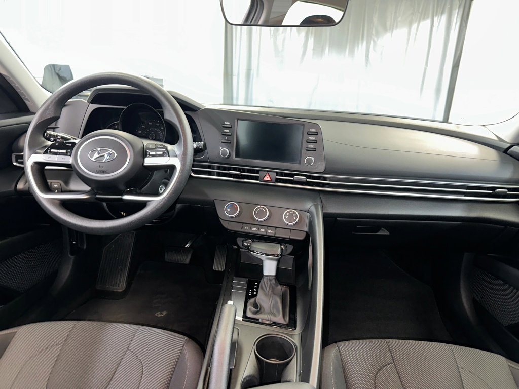 Used 2023 Hyundai Elantra SE image 24