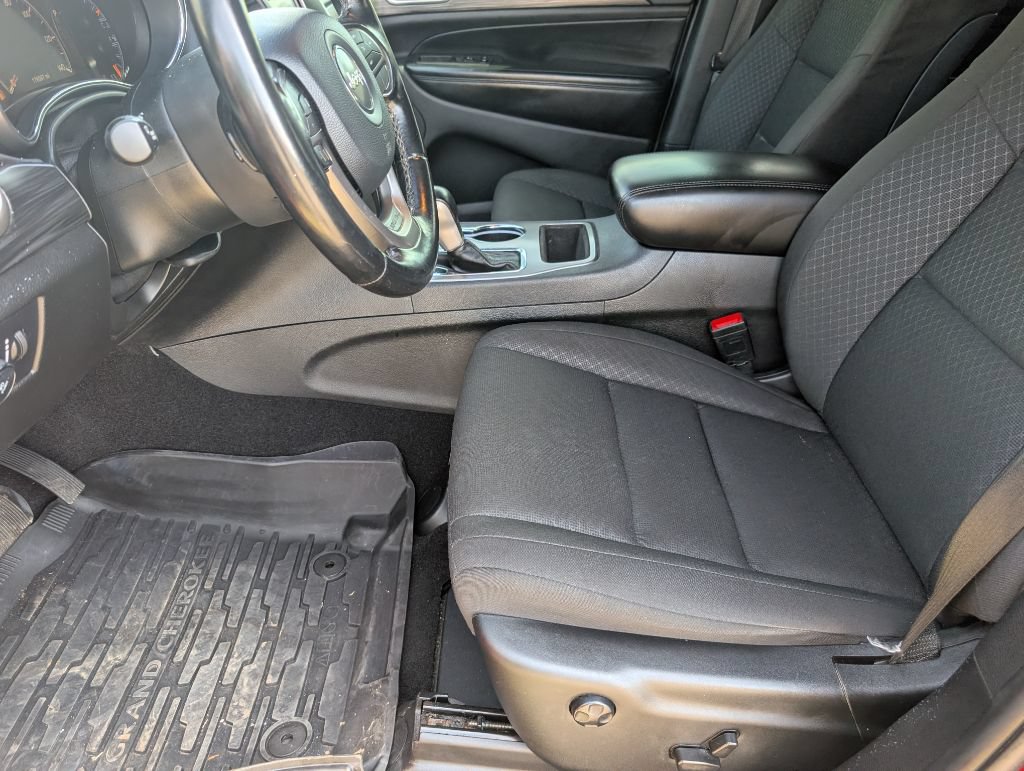 Used 2021 Jeep Grand Cherokee Laredo AWD/4WD image 9