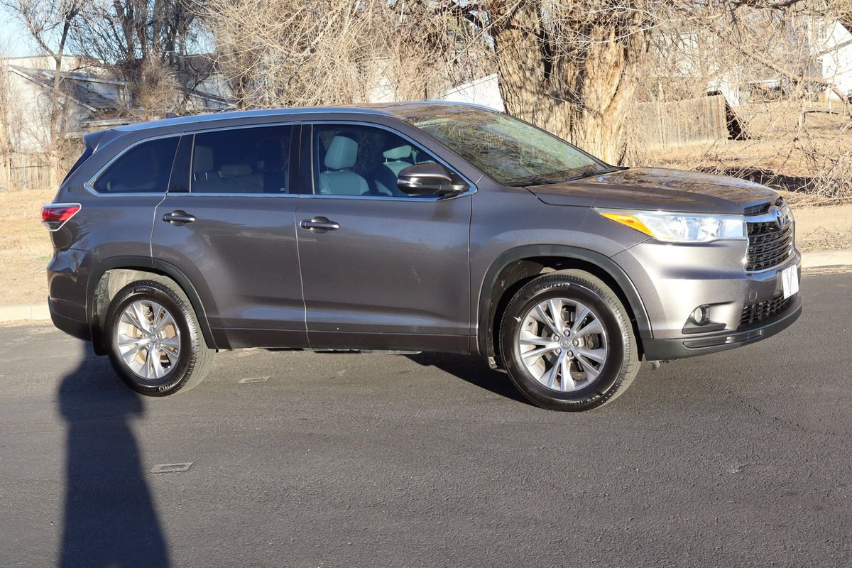 Used 2014 Toyota Highlander XLE image 2