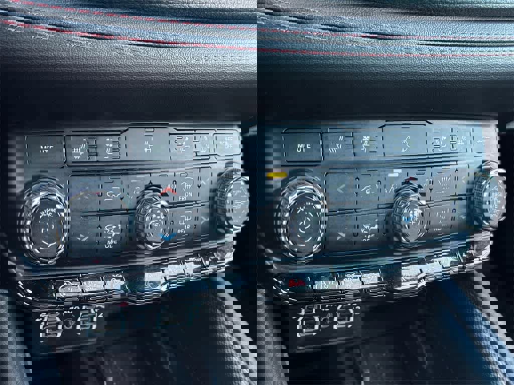 Used 2025 Dodge Durango GT image 21