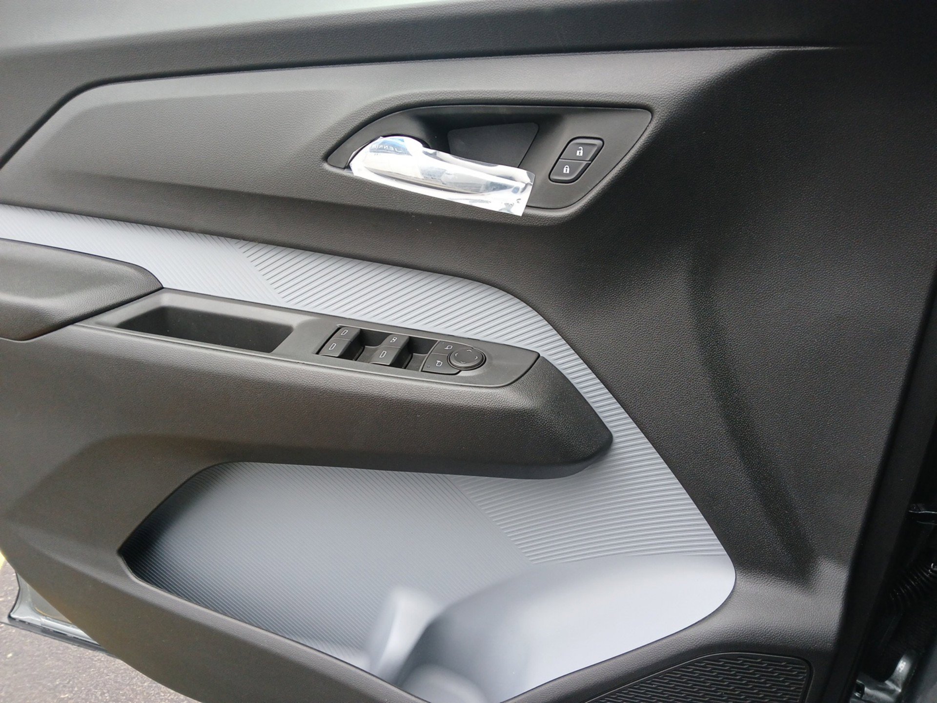 New 2027 Chevrolet Bolt LT w/ Comfort Package image 16