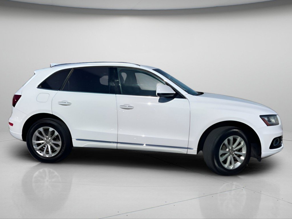 Used 2016 Audi Q5 2.0T Premium Plus w/ Technology Package AWD/4WD image 3